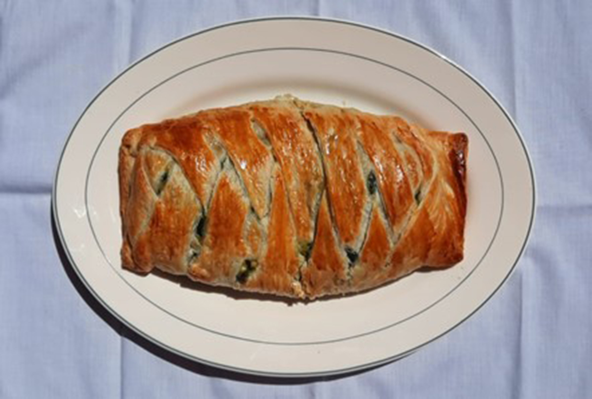 HOJALDRE DE SALMÓN, ESPINACAS Y QUESO