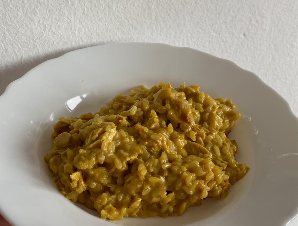 Falso risotto de curry y queso de cabra