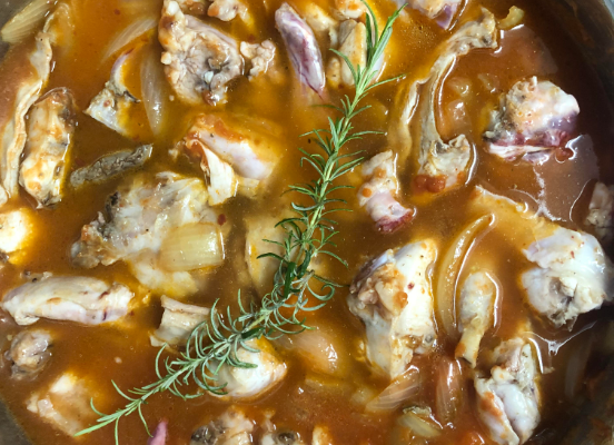 Conejo con salsa de verduras
