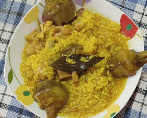 Guiso de arroz con pollo y alcachofas