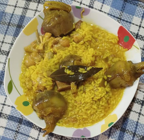 Guiso de arroz con pollo y alcachofas