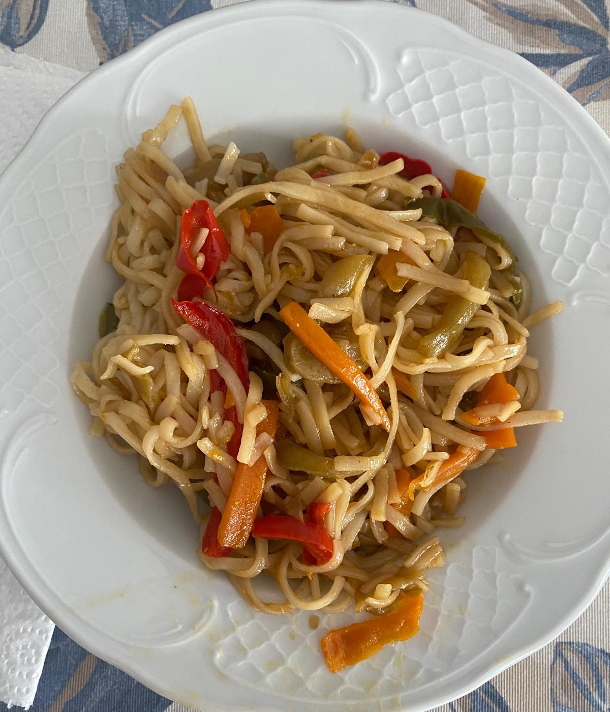 Noodles con verduras salteadas