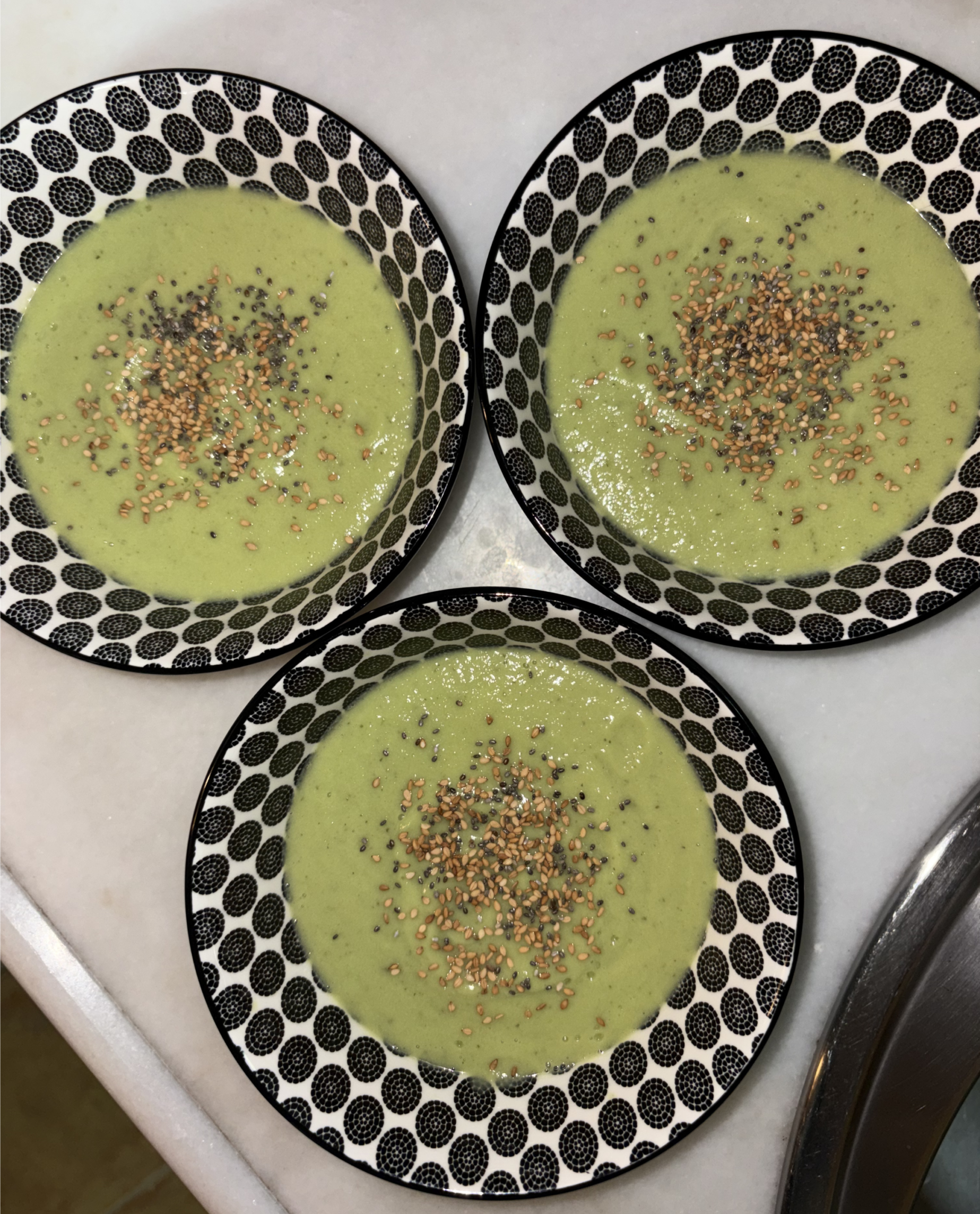Sopa fría de pepino y aguacate