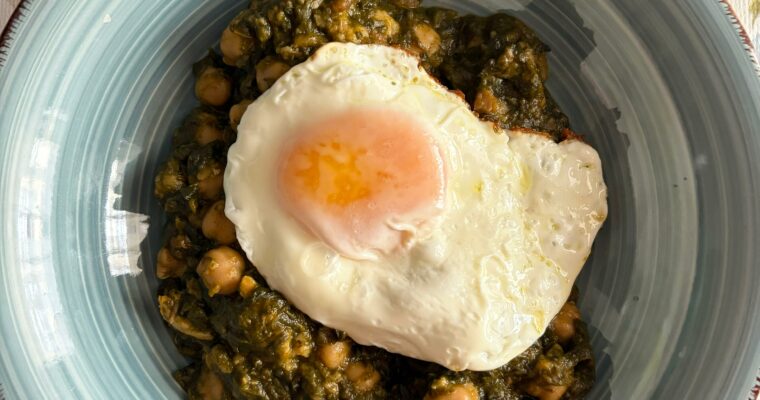 ESPINACAS CON GARBANZO Y HUEVO