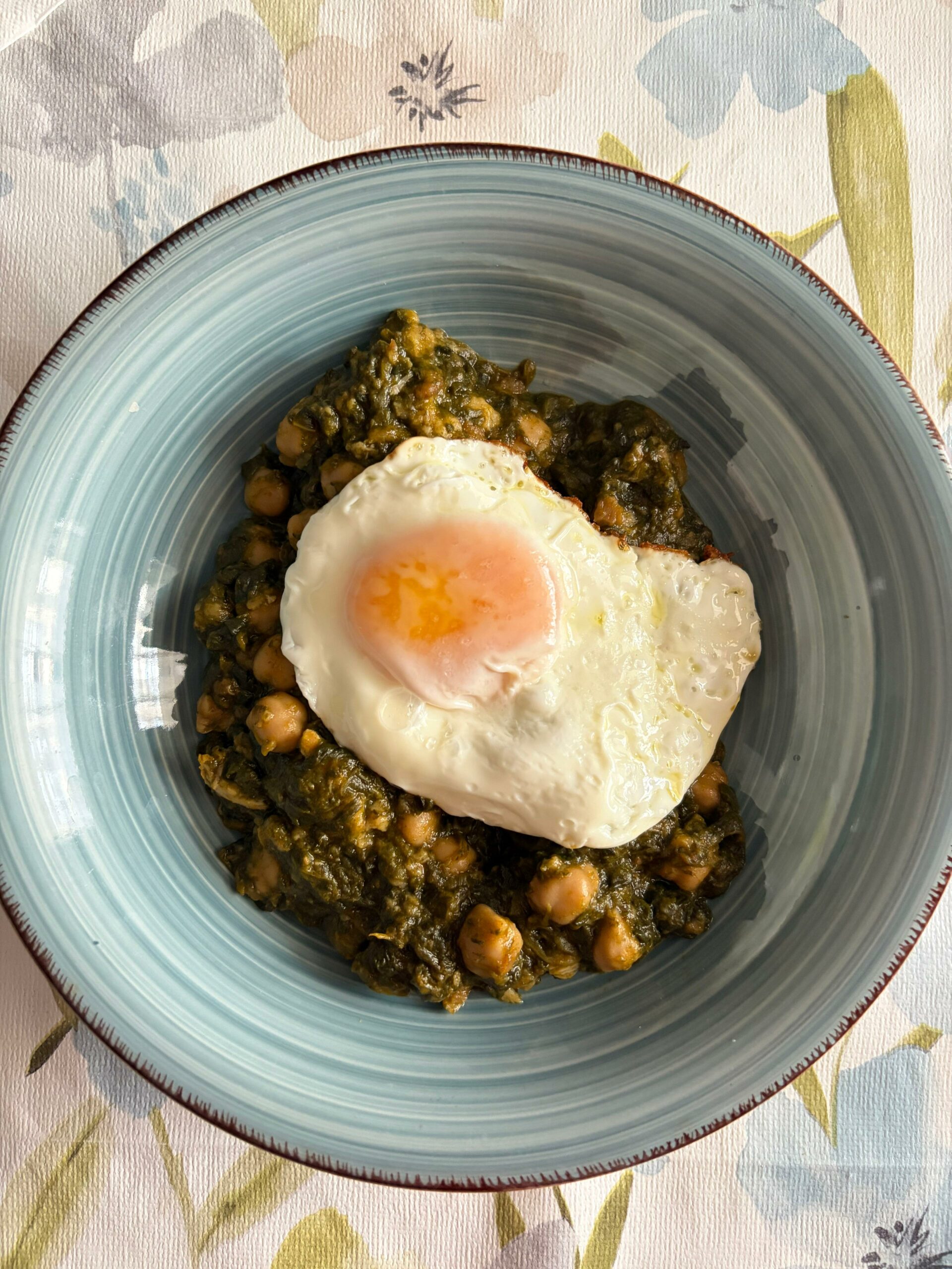 ESPINACAS CON GARBANZO Y HUEVO