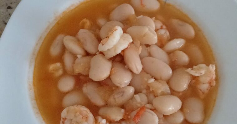 Alubias con langostinos