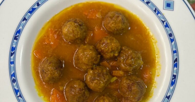 ALBÓNDIGAS EN SALSA