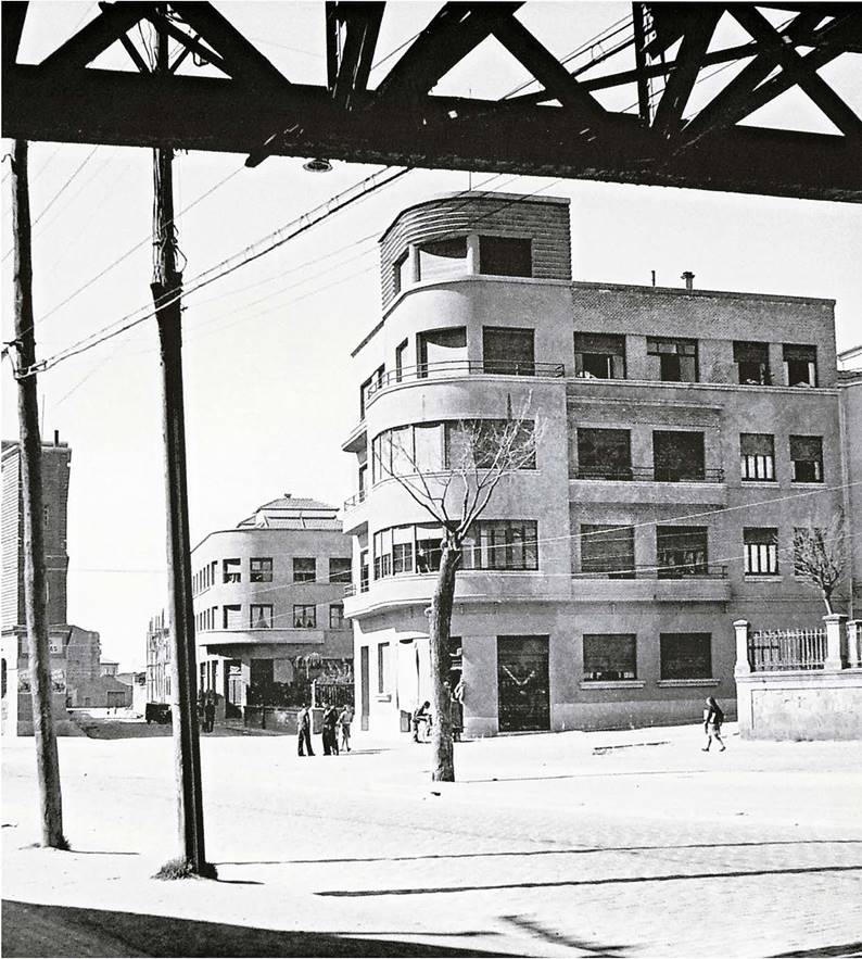 Imagen que contiene exterior, cielo, edificio, nieve
Descripción generada automáticamente