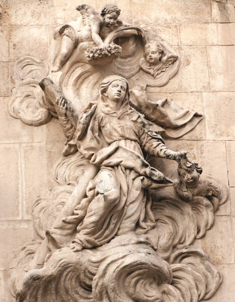 Imagen que contiene edificio, exterior, pared, escultura
Descripción generada automáticamente