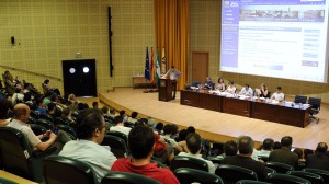Sesión del Claustro en el Paraninfo de la Universidad Pablo de Olavide