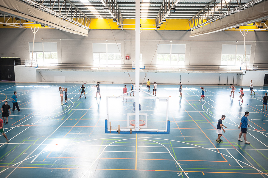 Baloncesto en el pabellón polideportivo