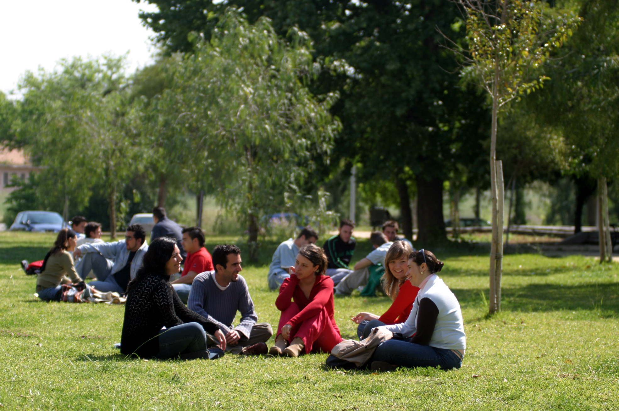 Alumnos en el campus